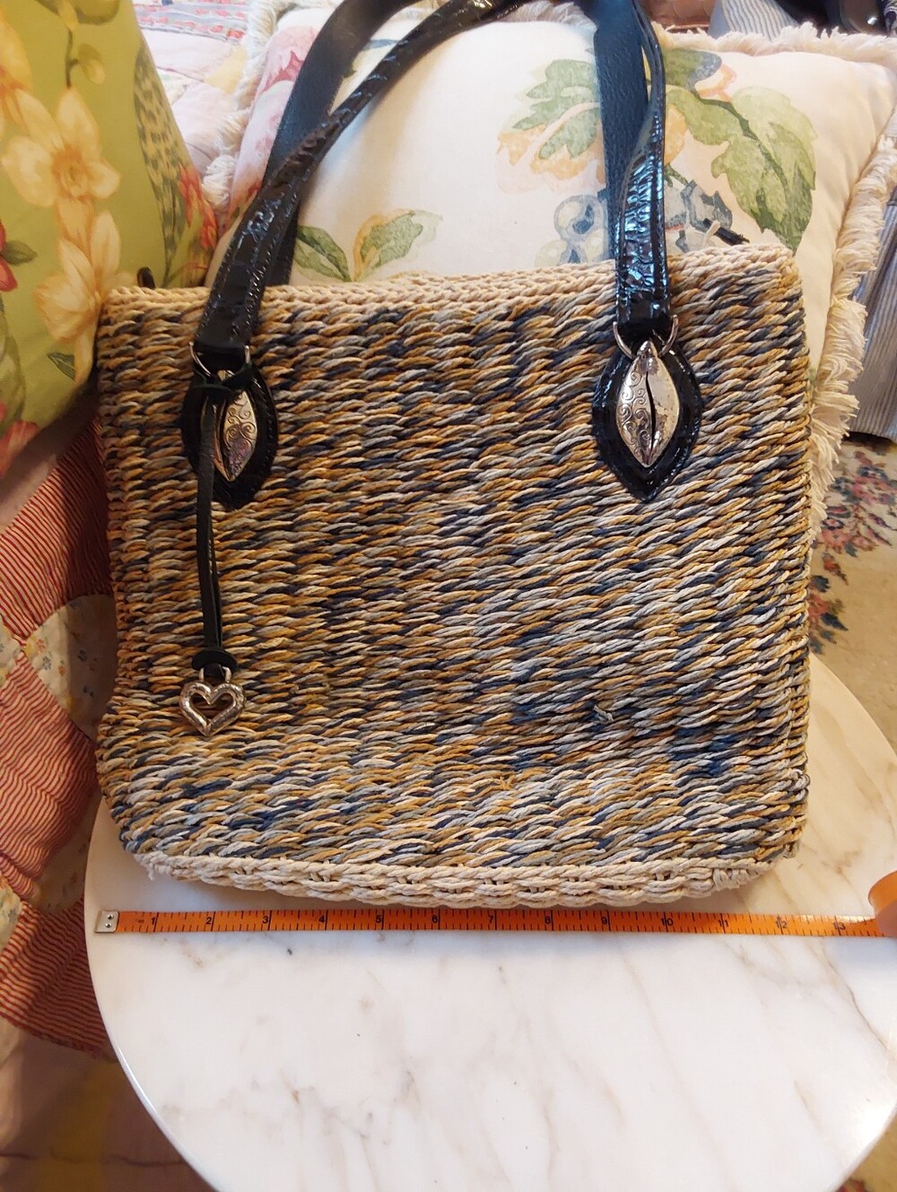 NWOT Brighton Beige Woven Shoulder Bag, Gold Hardware, Heart Hangtag - Picture 9 of 10